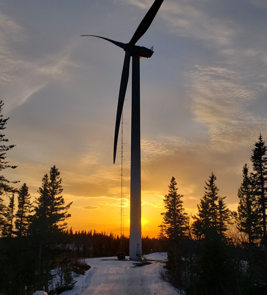 Éolien au coucher du soleil