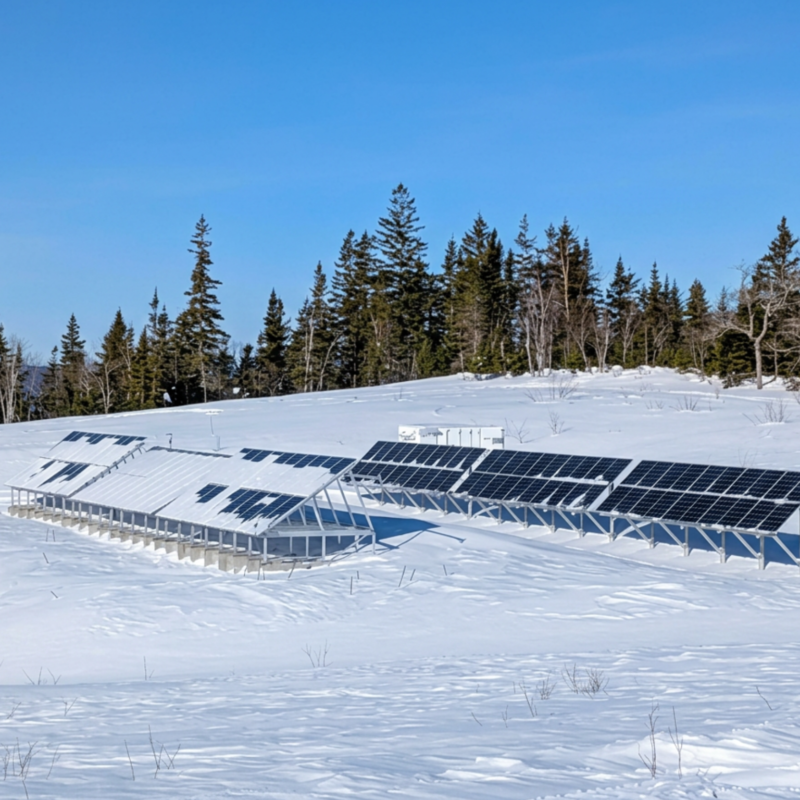 Panneaux solaires bifaciaux en hiver